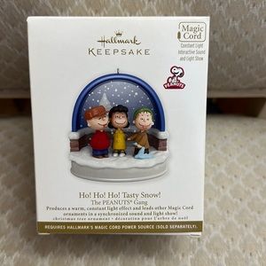 Hallmark Keepsake Magic Cord  2011 Ho! Ho! Ho! Tasty Snow Ornament